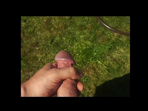 ❤️ Bidh hottie a 'faighinn a pussy pinc fucked agus cums le squirt ann an gàrradh samhraidh ❌ Pornografach leinn ❤