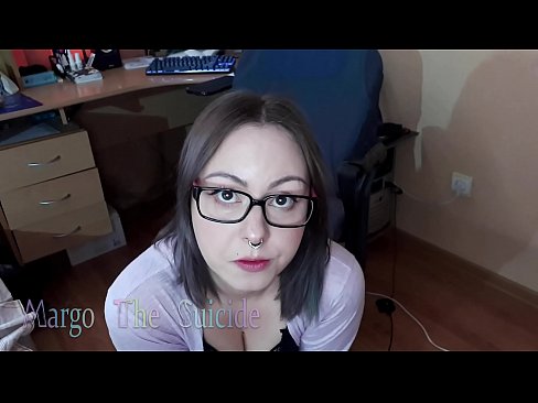 ❤️ Nighean gnèitheach le speuclairean a’ suirghe Dildo gu domhainn air a’ chamara ❌  Pornografach  leinn  ❤