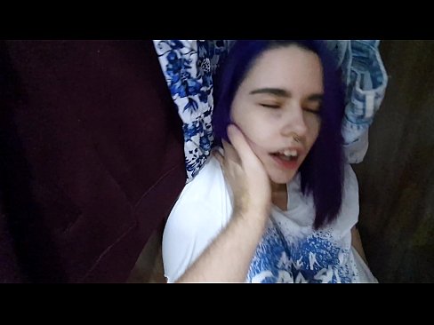 ❤️ Lorg mi mo sis anns a’ chlòsaid agus chuidich i cum ❌ Pornografach leinn ❤