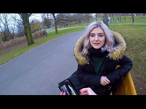 ❤️ Swallows hot cum coigreach airson airgead - blowjob anns a 'phàirc le Eva Elfie ❌  Pornografach  leinn  ❤